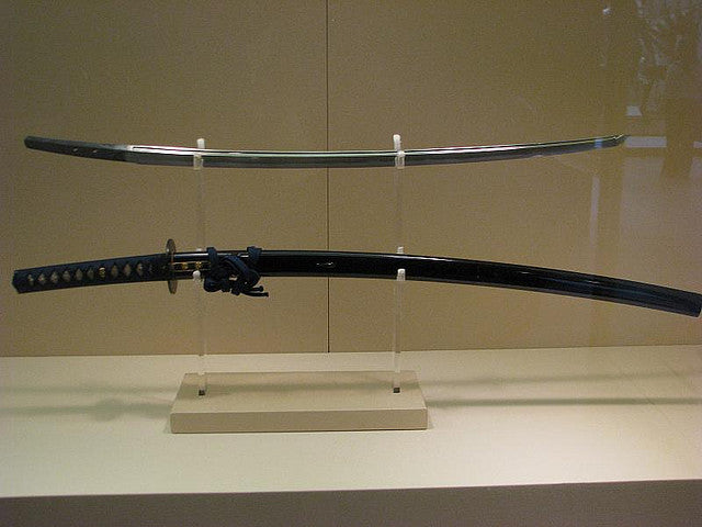 How Japanese Bladesmiths Made the Katana's Curved Blade