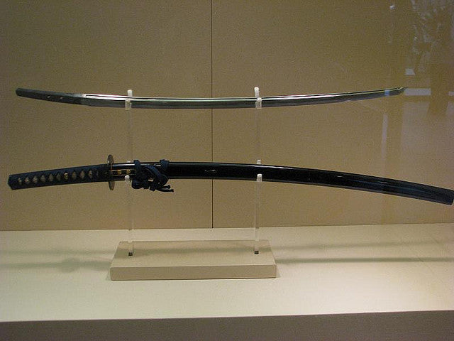 How Japanese Bladesmiths Made the Katana's Curved Blade