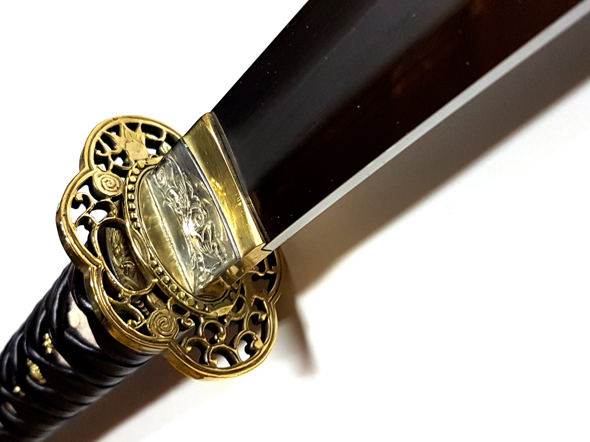 Jingum with royal dragon hand guard | MartialArtSwords.com